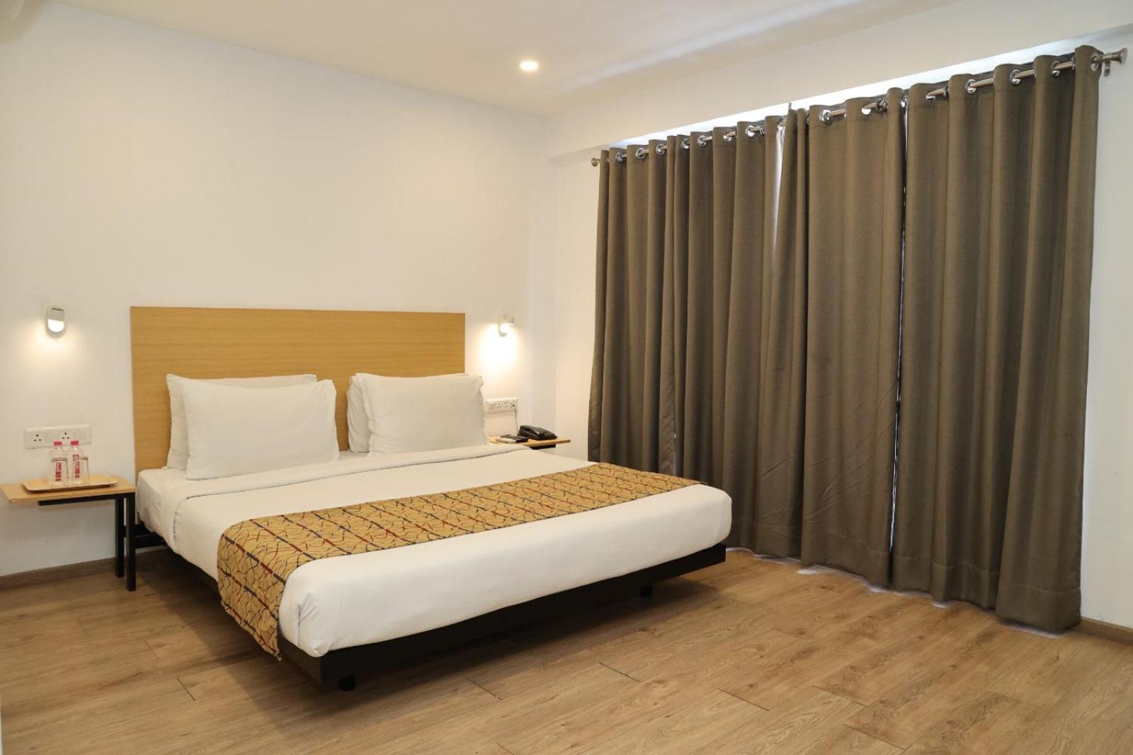 Crayon Hotels Gandhinagar Exterior foto